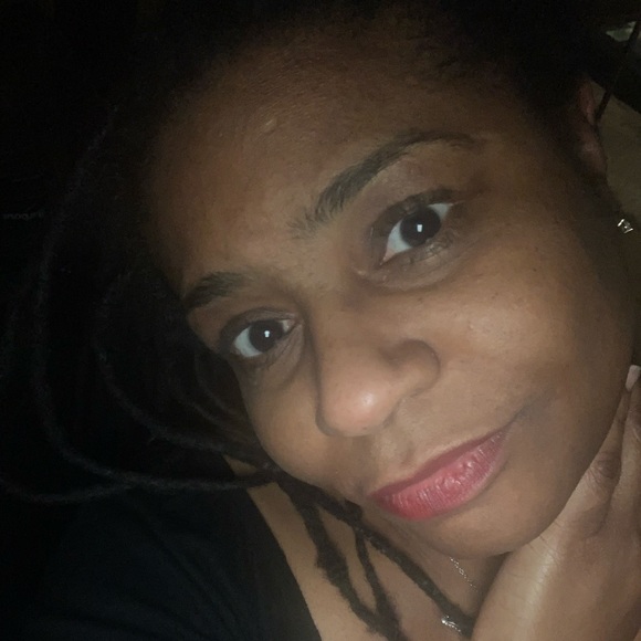 Meet your Posher, Tiffani - Picture 1 of 1